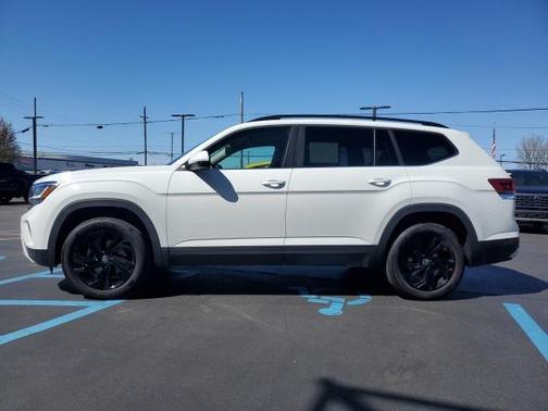 2022 Volkswagen Atlas 3.6L SE w/Technology