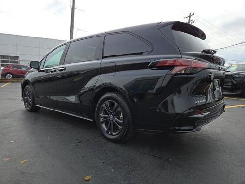 2025 Toyota Sienna XSE 7 Passenger