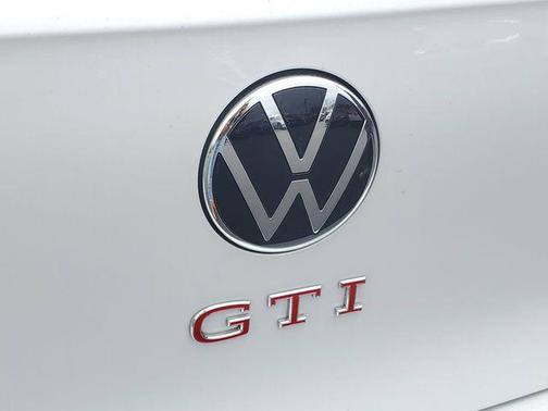 0p0p 2026 Volkswagen Golf GTI 2.0T S DSG