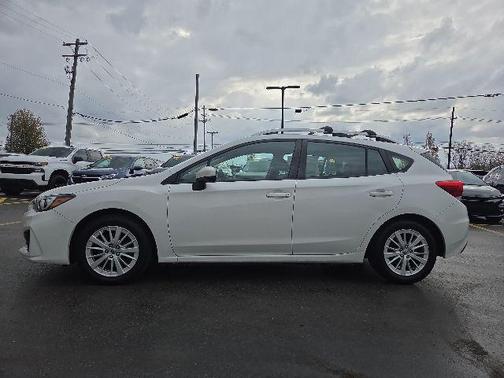 Crystal White Pearl 2018 Subaru Impreza 2.0i Premium