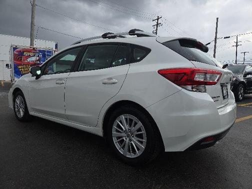 Crystal White Pearl 2018 Subaru Impreza 2.0i Premium