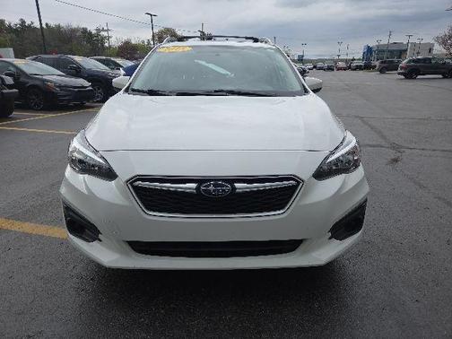 Crystal White Pearl 2018 Subaru Impreza 2.0i Premium