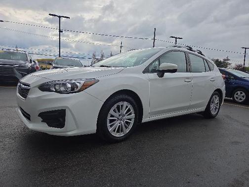 Crystal White Pearl 2018 Subaru Impreza 2.0i Premium