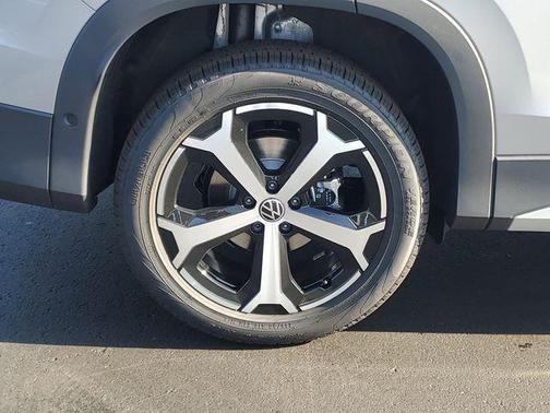 2025 Volkswagen Tiguan 2.0T SE 4MOTION