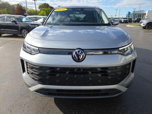 Silver Metallic 2025 Volkswagen Tiguan 2.0T SE 4MOTION