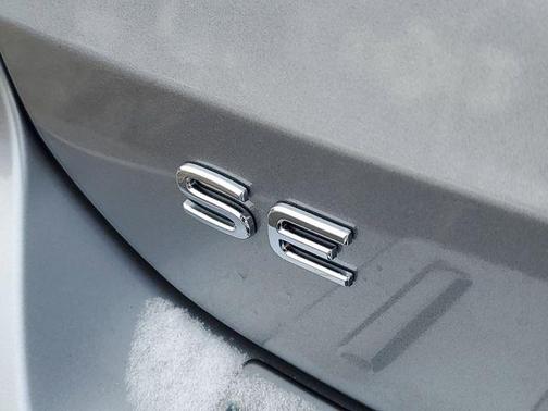 Pyrite Silver Metallic 2026 Volkswagen Taos SE