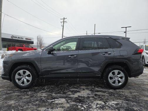 2022 Toyota RAV4 LE
