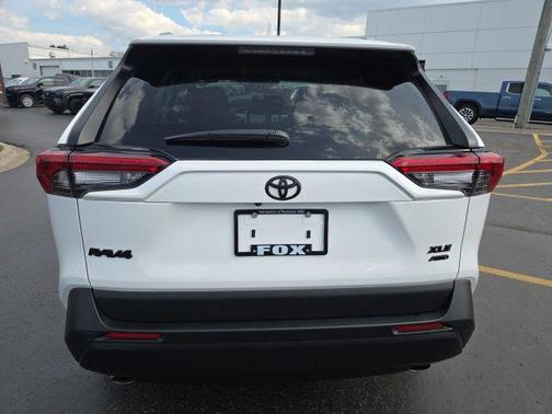 Ice 2025 Toyota RAV4 XLE