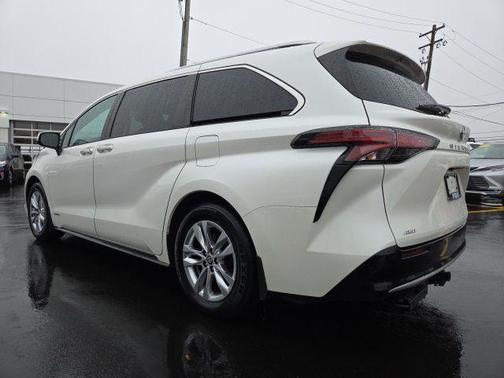 2021 Toyota Sienna Limited 7-Passenger