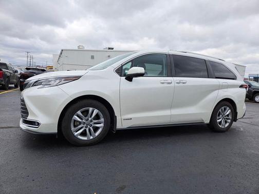 2021 Toyota Sienna Limited 7-Passenger