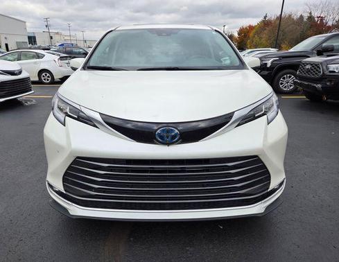 2021 Toyota Sienna Limited 7-Passenger