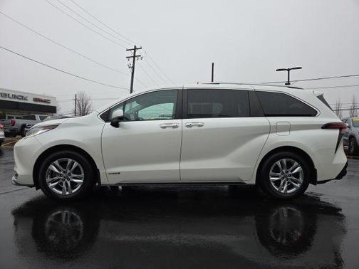 2021 Toyota Sienna Limited 7-Passenger