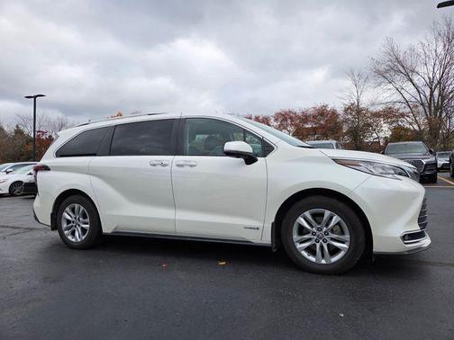 2021 Toyota Sienna Limited 7-Passenger