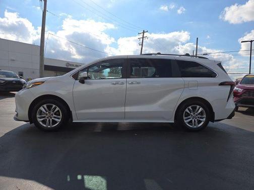 2023 Toyota Sienna XLE 7 Passenger