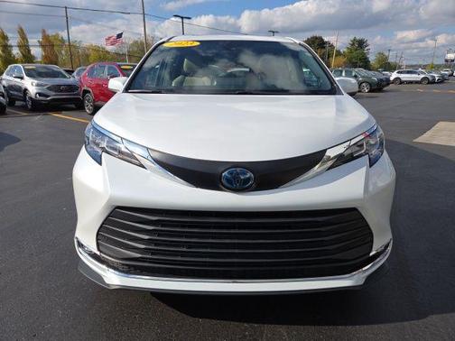 2023 Toyota Sienna XLE 7 Passenger