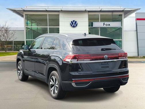 deep black pearl 2026 Volkswagen Atlas Cross Sport 2.0T SE