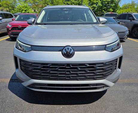 Silver Metallic 2025 Volkswagen Tiguan 2.0T SE 4MOTION