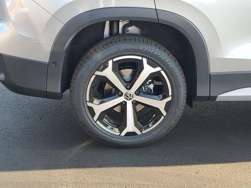 2025 Volkswagen Tiguan 2.0T SE 4MOTION