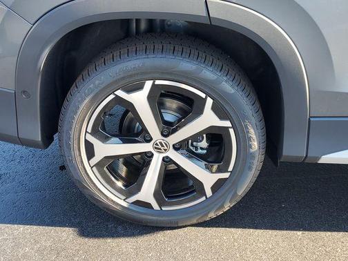 Platinum Gray Metallic 2026 Volkswagen Tiguan 2.0T SE 4MOTION