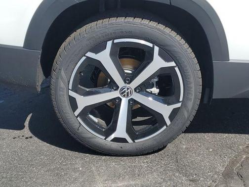2025 Volkswagen Taos 1.5T SEL