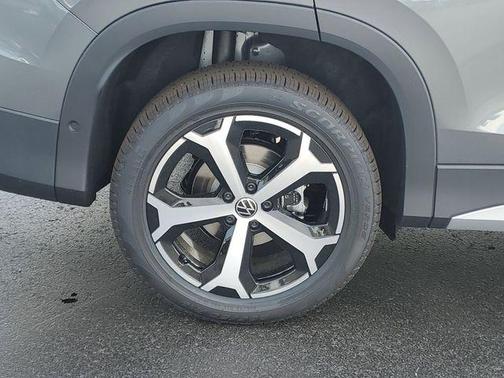 platinum gray metallic 2026 Volkswagen Tiguan 2.0T SE 4MOTION