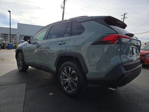 2022 Toyota RAV4 Hybrid XLE Premium