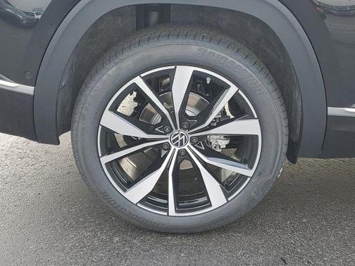 deep black pearl 2026 Volkswagen Atlas Cross Sport 2.0T SEL Premium