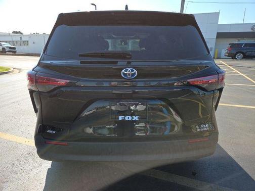 2022 Toyota Sienna XLE 7 Passenger