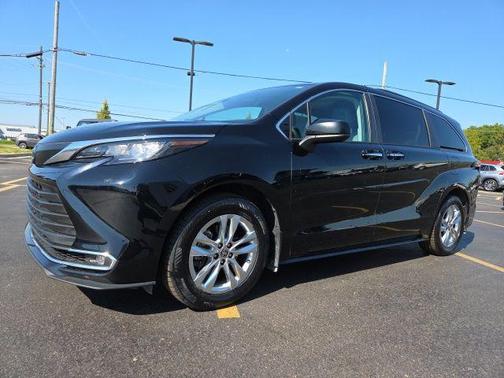 2022 Toyota Sienna XLE 7 Passenger