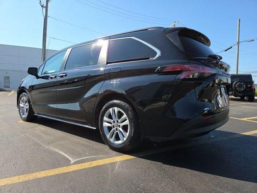 2022 Toyota Sienna XLE 7 Passenger