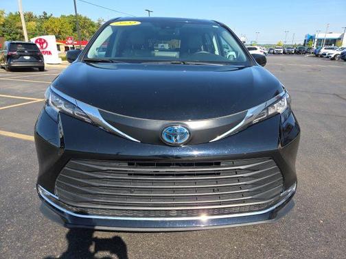 2022 Toyota Sienna XLE 7 Passenger
