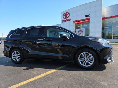 2022 Toyota Sienna XLE 7 Passenger