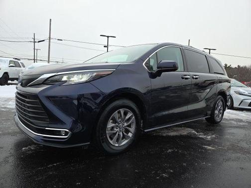 2022 Toyota Sienna XLE