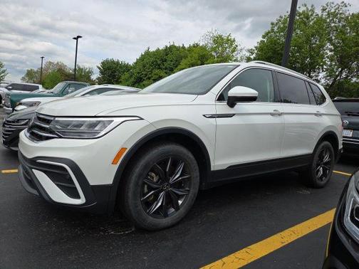 Opal White Pearl 2023 Volkswagen Tiguan 2.0T SE