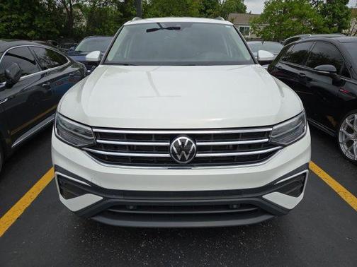 Opal White Pearl 2023 Volkswagen Tiguan 2.0T SE