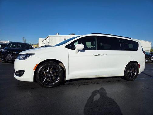 2018 Chrysler Pacifica Touring-L Plus
