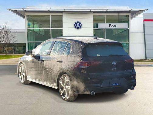 Mythos Black Metallic 2026 Volkswagen Golf GTI 2.0T SE DSG
