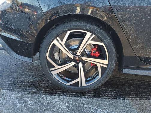 Mythos Black Metallic 2026 Volkswagen Golf GTI 2.0T SE DSG