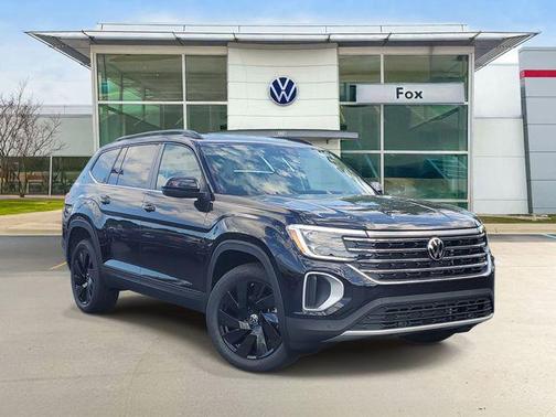 Deep Black Pearl 2026 Volkswagen Atlas 2.0T SE w/Technology 4MOTION