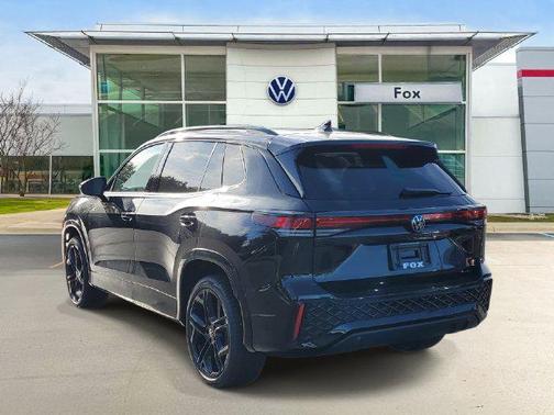 Deep Black Pearl 2026 Volkswagen Tiguan 2.0T SE R-Line Black 4MOTION