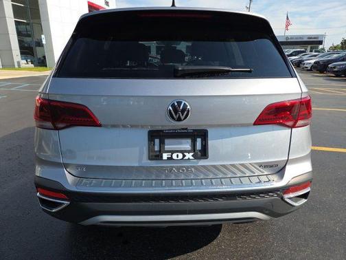 Silver Metallic 2023 Volkswagen Taos 1.5T SE