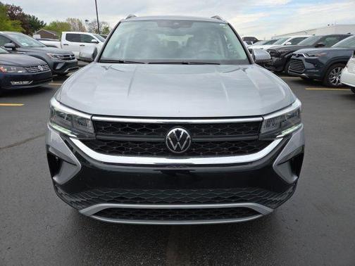 Silver Metallic 2023 Volkswagen Taos 1.5T SE