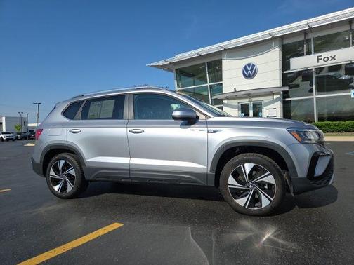 Silver Metallic 2023 Volkswagen Taos 1.5T SE