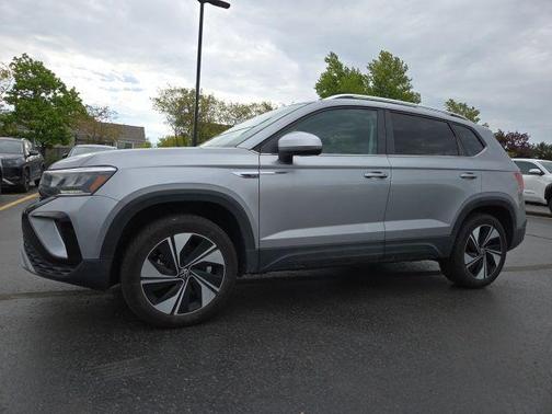 Silver Metallic 2023 Volkswagen Taos 1.5T SE