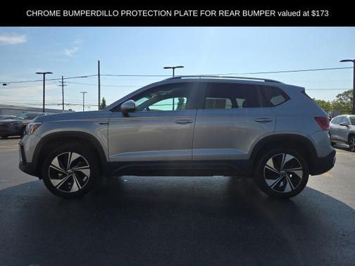 Silver Metallic 2023 Volkswagen Taos 1.5T SE