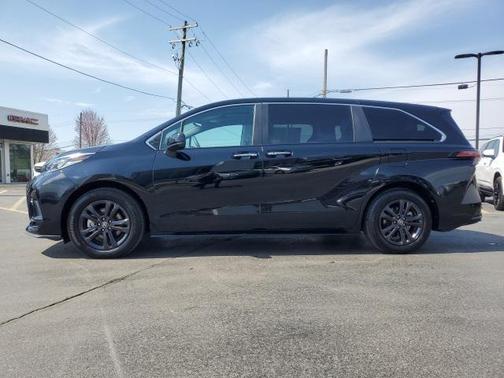 2024 Toyota Sienna XSE 7 Passenger