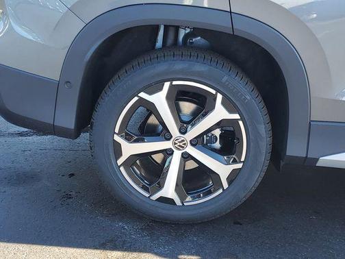 2025 Volkswagen Tiguan 2.0T SE 4MOTION