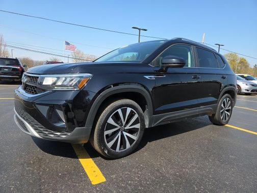 Deep Black 2023 Volkswagen Taos 1.5T SE