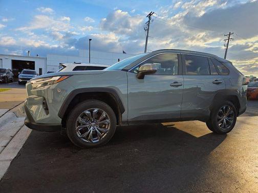 2022 Toyota RAV4 Hybrid XLE Premium