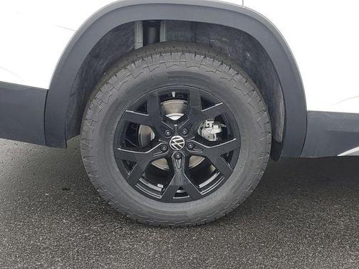 opal white pearl 2026 Volkswagen Atlas Peak Edition